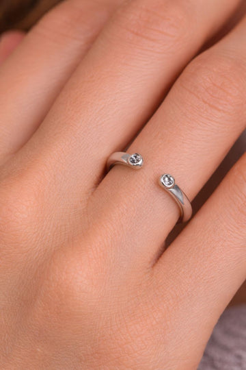 Inel din Argint 925 Deschis cu Două Pietre Zirconiu – Minimalism Elegant