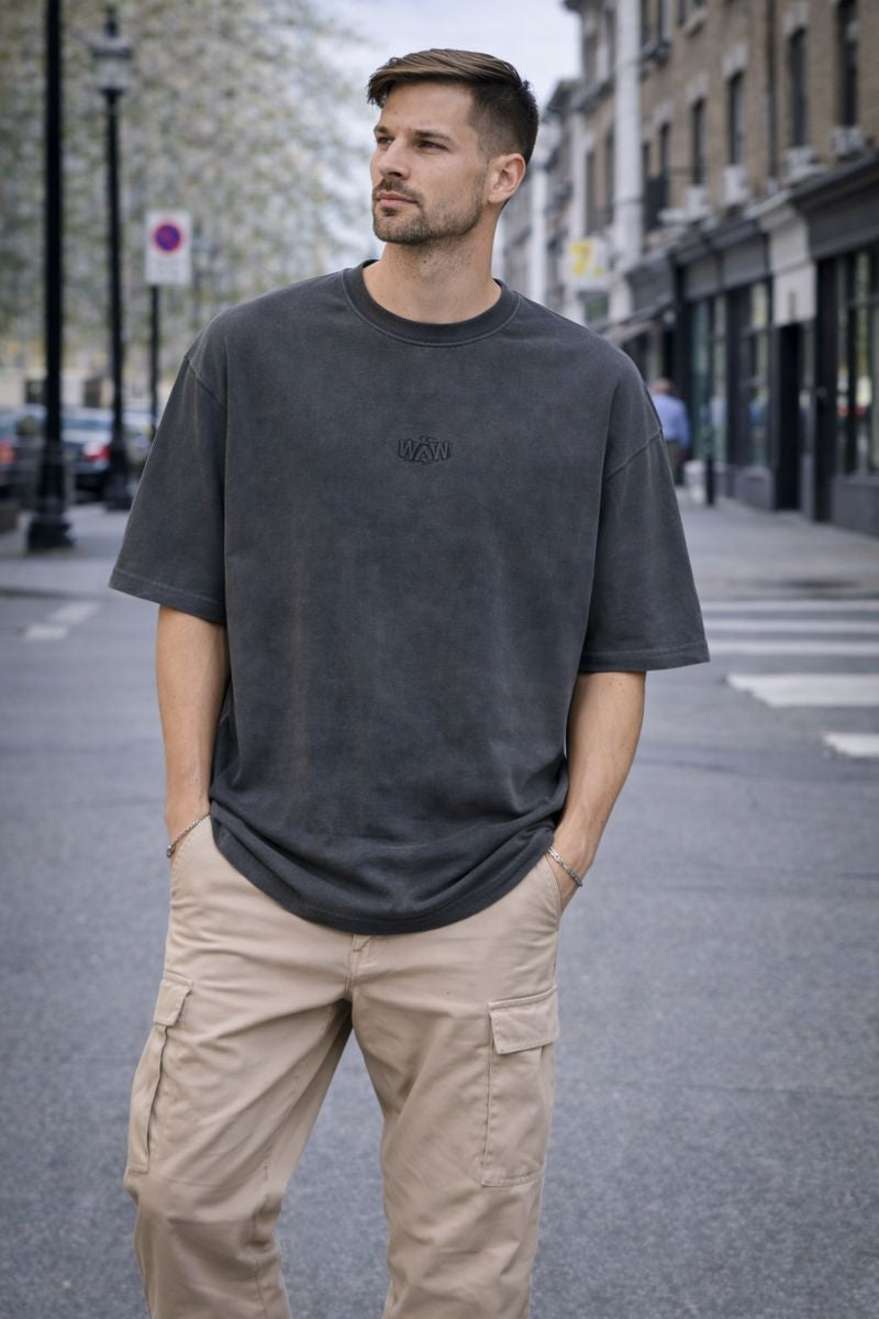 Tricou negru cu design sport și detalii contrastante