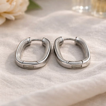 Cercei din Argint 925 cu Email Alb Sidefat – Design Modern și Elegant