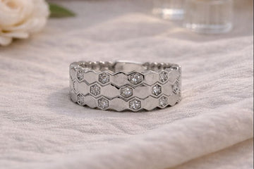 Inel din argint 925 cu model fagure și cristale – eleganță inspirată din natură